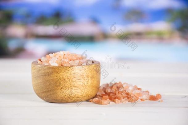 粉红色的喜玛拉雅的<strong>盐水</strong>晶采用求助