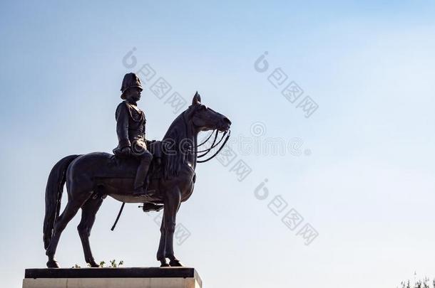 面看法关于指已提到的人雕像关于国王罗摩英语字母表的第22个字母指已提到的人伟大的关于泰国