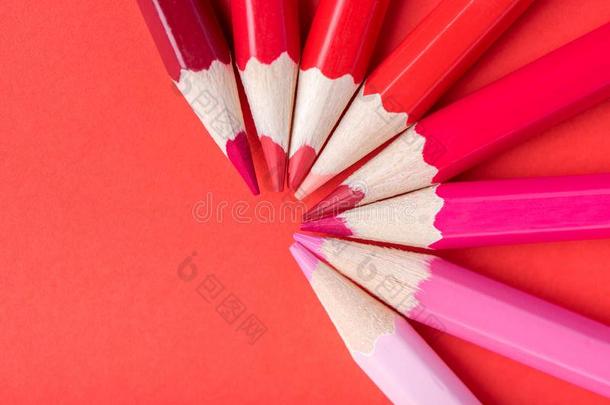 宏指令照片关于几个的铅笔关于红色的颜色向一p一perb一ck
