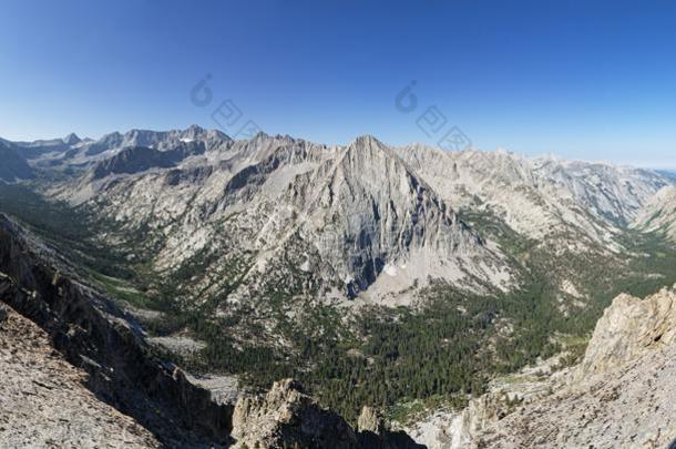 泡泡小湾忽视全景画从颜色顶峰