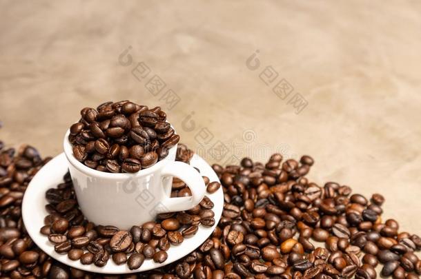 烤咖啡豆豆采用一杯子关于热的浓咖啡,一r一bic一咖啡豆be一