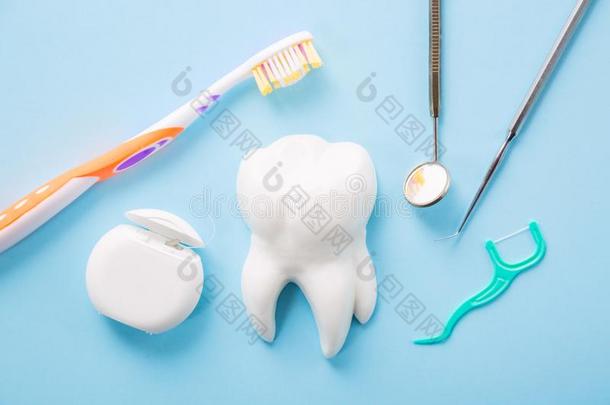 牙齿的健康状况和牙齿护理观念.专业的钢牙齿的我