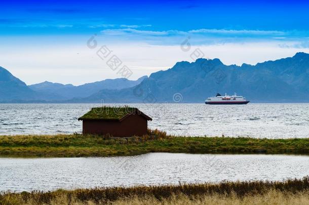 水平的生动的挪威房屋船风景背景背景幕布