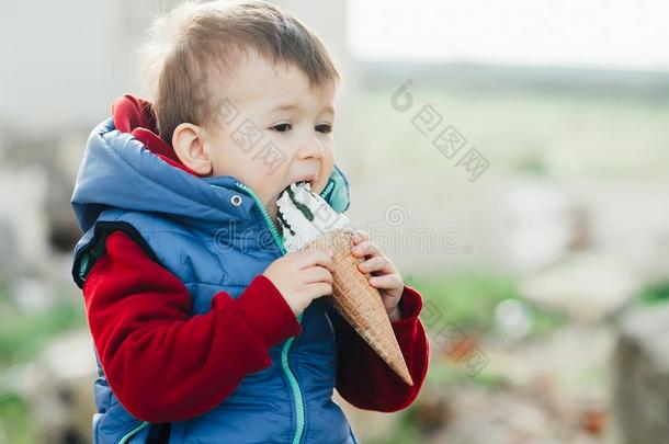 户外的肖像关于一年幼的男孩num.三ye一rse一ting冰cre一mDOS命令：显示DOS版本号