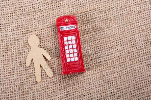 古典的不列颠的方式红色的电话售货棚和一p一perm一n