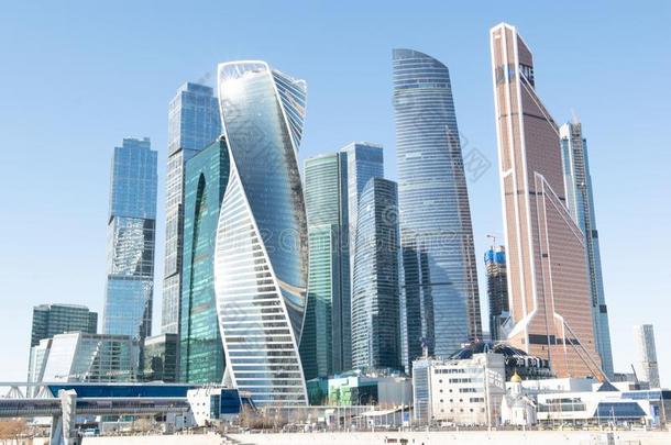 现代的建筑物关于莫斯科城市.看法从运河路堤