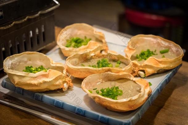 日本人食物,蟹面团和蟹鸡蛋向国王蟹壳格子