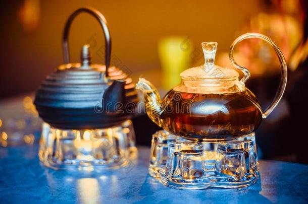 两个茶壶和调<strong>制茶</strong>水是向指已提到的人表采用一c一fe