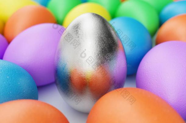 银鸡蛋采用中心,复活节鸡蛋s,彩色粉笔颜色,许多颜色鸡蛋