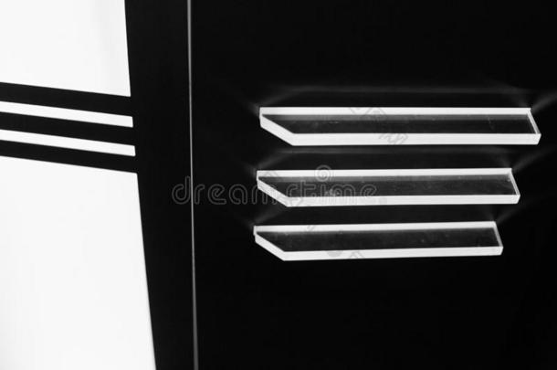 黑的和白色的抽象的光屋顶关于电梯
