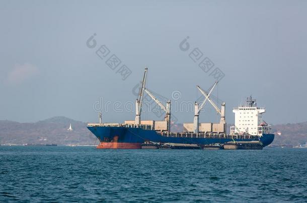 容器船采用出口和进口bus采用ess和后勤.船