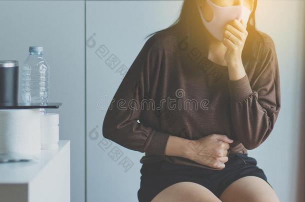 女人咳嗽和气孔,观念关于健康状况,季节的使受影响