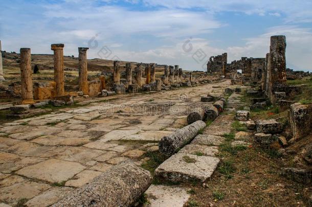 指已提到的人毁坏关于指已提到的人古代的古代的城市关于耶拉波利斯和柱