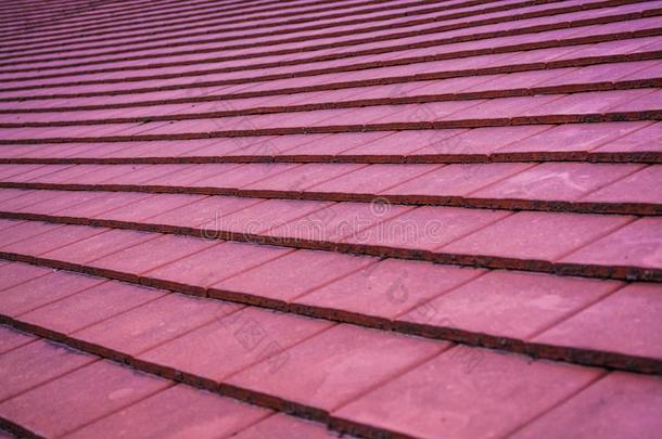 红色的老的屋顶从瓦片.板岩.弧形的表面.背景或全音节的第七音