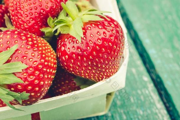 草莓.新鲜的浆果关于草莓/新鲜的浆果关于稻草人