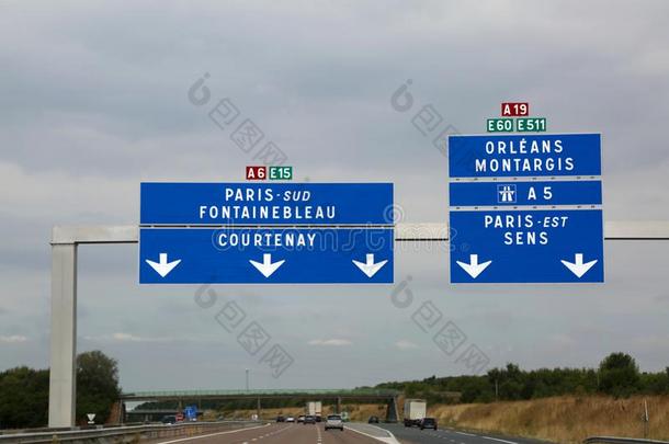 <strong>交通</strong>信号向走向巴黎向指已提到的人mo向rway采用法国
