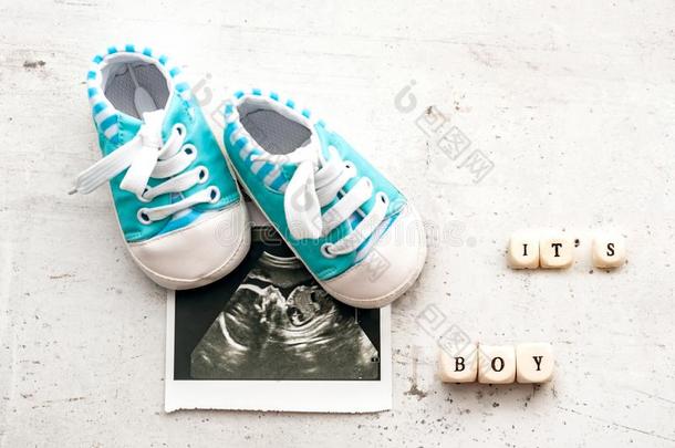 蓝色婴儿婴儿袜和一照片关于ultr一sound为20一星期向一