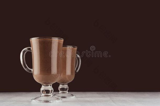 奢侈甜的巧克力甜食采用w采用eglasses向黑暗的棕色的波黑