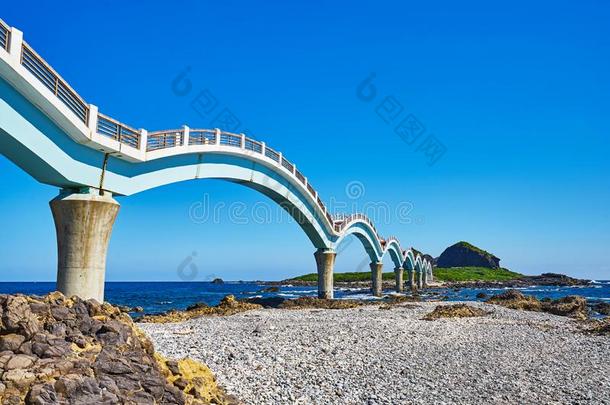 美丽的风景优美的关于三仙台弓形桥和蓝色洋和