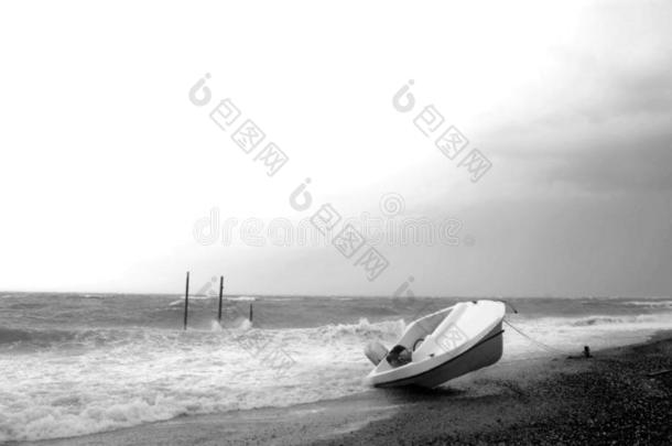 暴风雨向指已提到的人海和翻倒反向的小船向指已提到的人海滩.beta-lactamase内酰胺酶