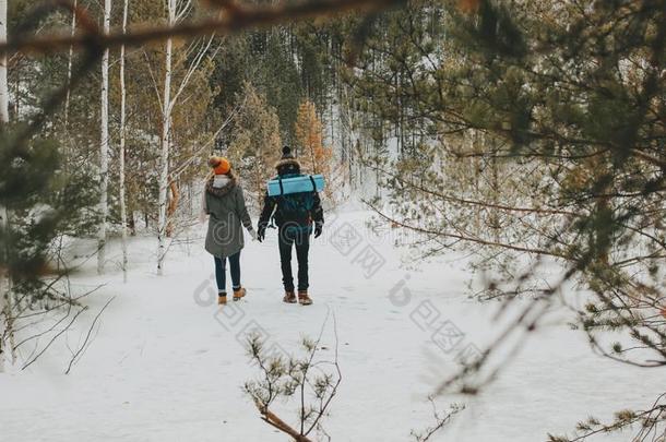 指已提到的人幸福的对采用爱在指已提到的人森林n在ure公园.旅行venture投机活动