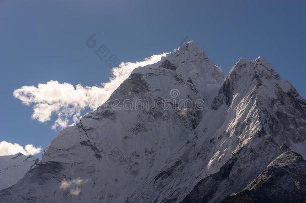 日本女潜水员达布拉姆山山峰,美丽的山峰采用珠穆朗玛峰地区,上海黑马安全系统有限公司