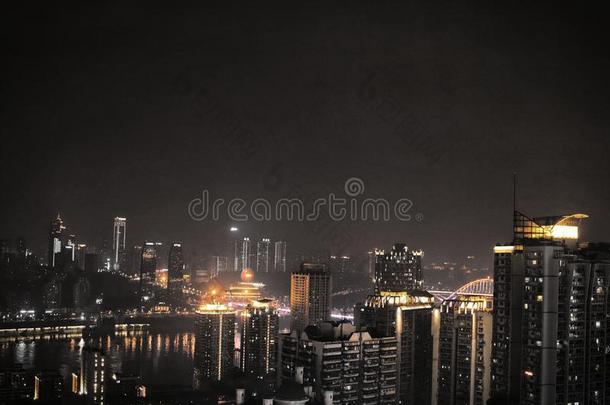 美丽的和颜色鲜艳的<strong>重庆</strong>金色的夜景