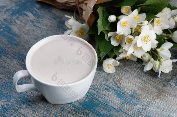 浪漫的早餐.花束关于茉莉.