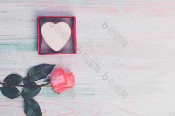 情人爱心赠品巧克力盒玫瑰木材