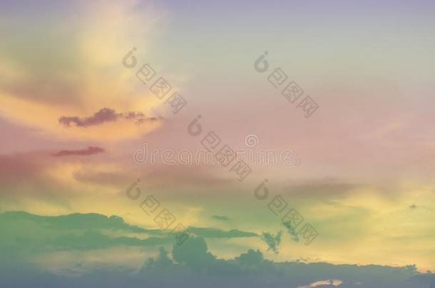 软的集中,抽象的质地模式富有色彩的天和云守护神