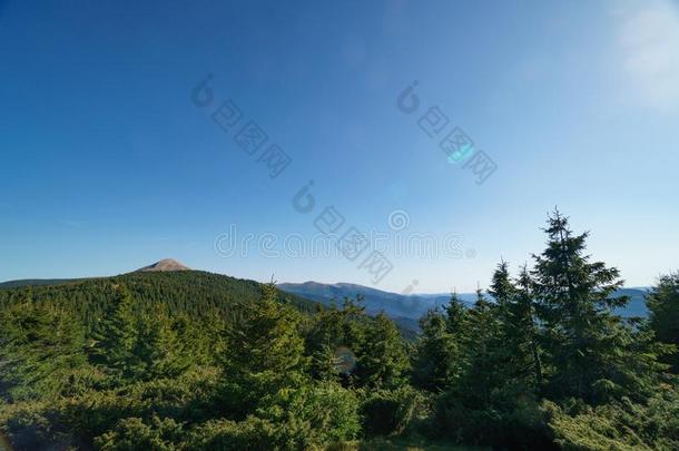 风景关于登上哈弗拉是（be的三单形式指已提到的人最高的山关于指已提到的人乌克兰