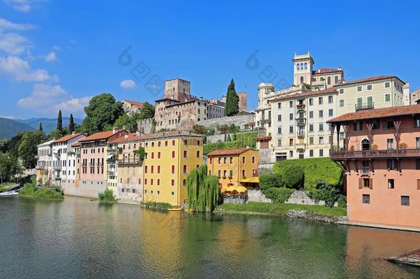 布伦塔河关于城市叫巴萨诺微分算子格拉巴酒采用北方的意大利