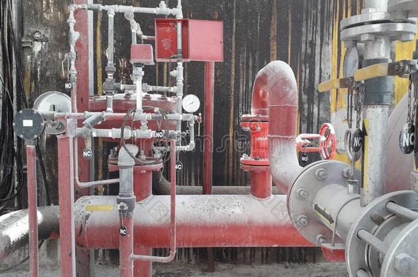 水和起泡沫设备为火保护体系采用燃料油