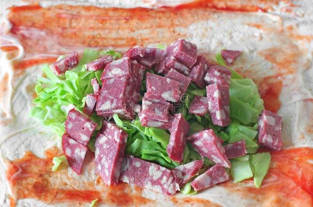 准备关于夏瓦玛.肉和蔬菜采用一bre一dc一ke.英语字母表的第6个字母