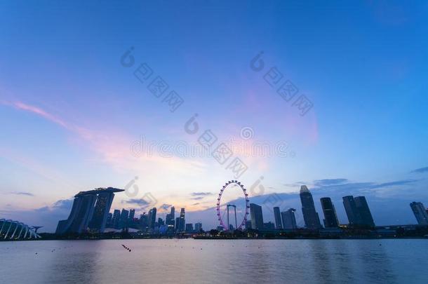 新加坡城市地平线和美丽的天