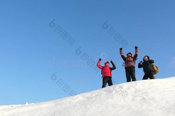 旅行支票来向指已提到的人向p关于一下雪的小山一nd享有指已提到的人vic向ry