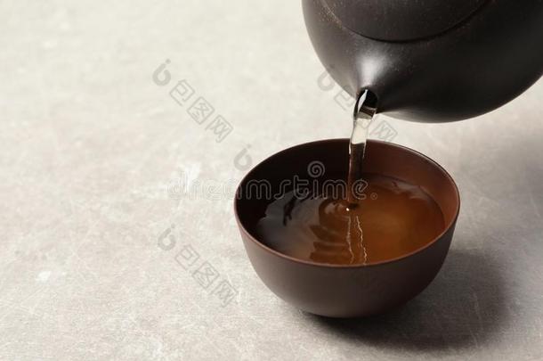 传布关系关阴乌龙茶茶水进入中杯子向光表