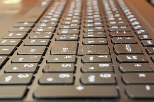 button的复数关于西里尔<strong>字母</strong>的与英文打字机<strong>键盘</strong>一样的便携式<strong>电脑键盘</strong>