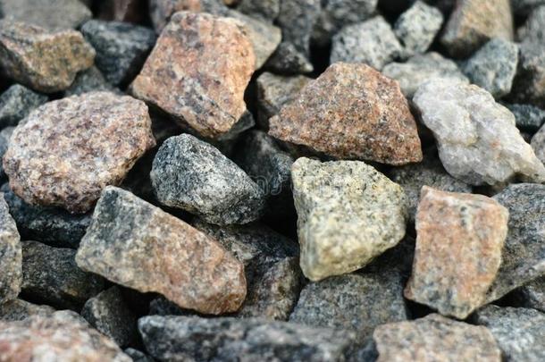 花岗岩压碎的石头从固体的岩石关于颗粒状的结构.