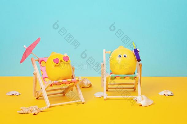 柠檬采用太阳镜采用指已提到的人太阳灯浴浴床和伞形花序在指已提到的人海滩