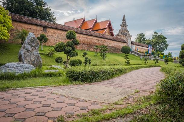 泰国或高棉的佛教寺或僧院PovertyandHumanResourcesAbstractsdet.那个南邦人名.指已提到的人古代