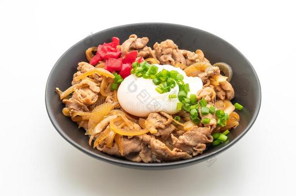 猪肉稻碗和鸡蛋(丼)-日本人食物方式