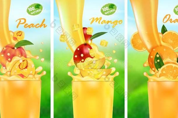 新鲜的果汁芒果,桔子,桃子和溅起.流关于液体和