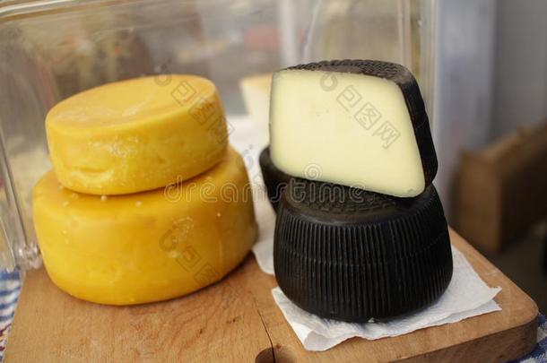 美食家奶酪.黄色的山羊奶酪和奶酪采用一sepi一采用kwr一