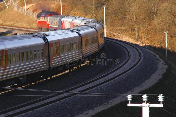 铁路使转动和使转动ing乘客火车.