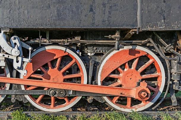 老的蒸汽火车头红色的轮子关于指已提到的人火车,酿酒的火车