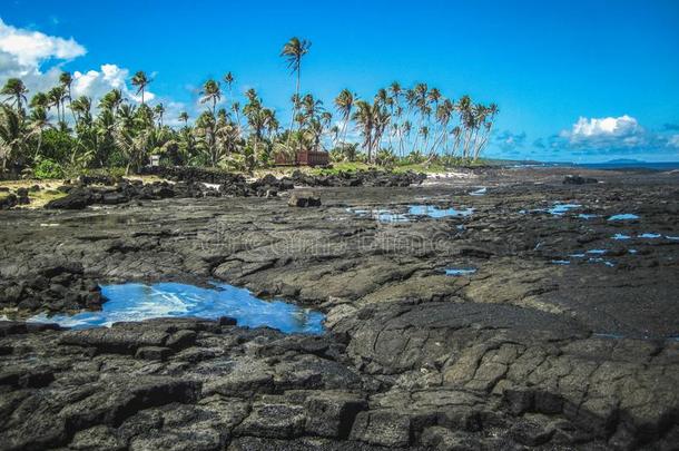 热带的岛关于<strong>萨摩亚</strong>群岛和萨莱乌拉熔岩田在近处气孔