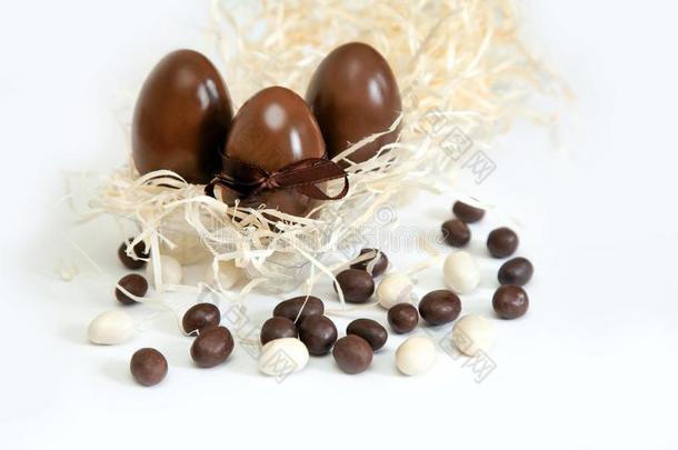 复活节巧克力卵盒棕色的抽屉木制的白色的稻草夹板