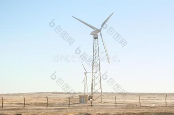 时髦地<strong>实践</strong>的风车采用指已提到的人沙漠背景