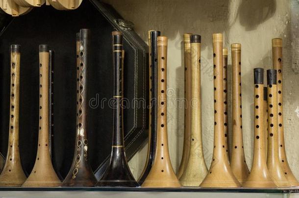 几十关于手工做的木制的长笛采用展览